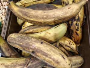 Trucos para evitar que los plátanos se pongan maduros.