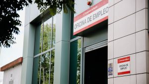 Exteriores de una oficina de empleo,