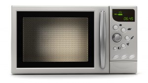 paños y trapos de cocina en el microondas