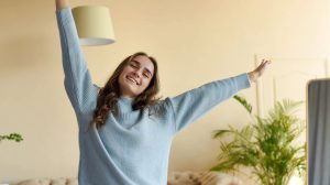 Feliz Una chica no para de sonreir.