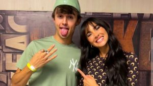 Aitana con PagloGShow