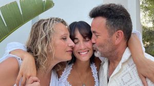Aitana junto a sus padres