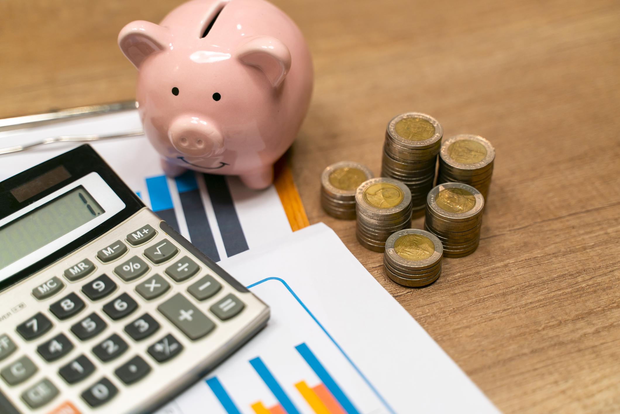 ahorro factura Luz La OCU recuerda la idea de invertir los ahorros y obtener rentabilidad.