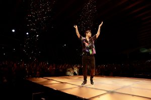 Melendi ha puesto al recinto de Tenerife en pie después de su discurso.