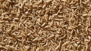 Granos de arroz integral.