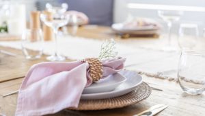 La decoración de un plato en las bodas