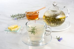 Té de romero hecho de forma natural.