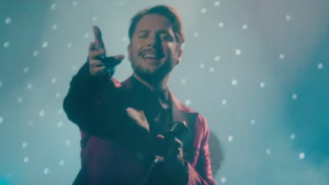 Manuel Carrasco en el videoclip de Eres