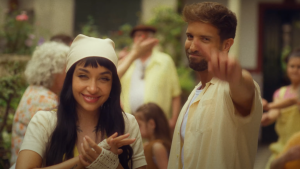 Pablo Alborán y María Becerra en el videoclip de su nuevo tema, Amigos