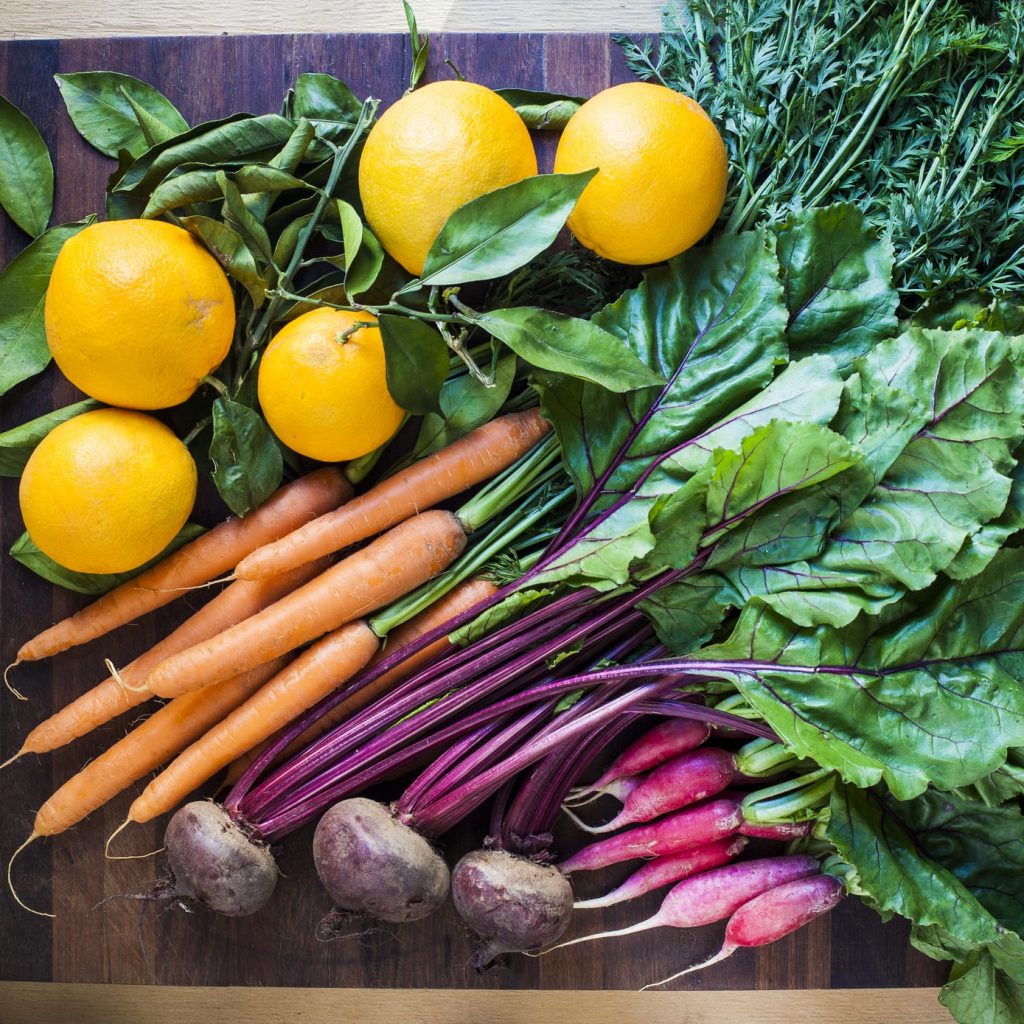 Varias hortalizas recién compradas.