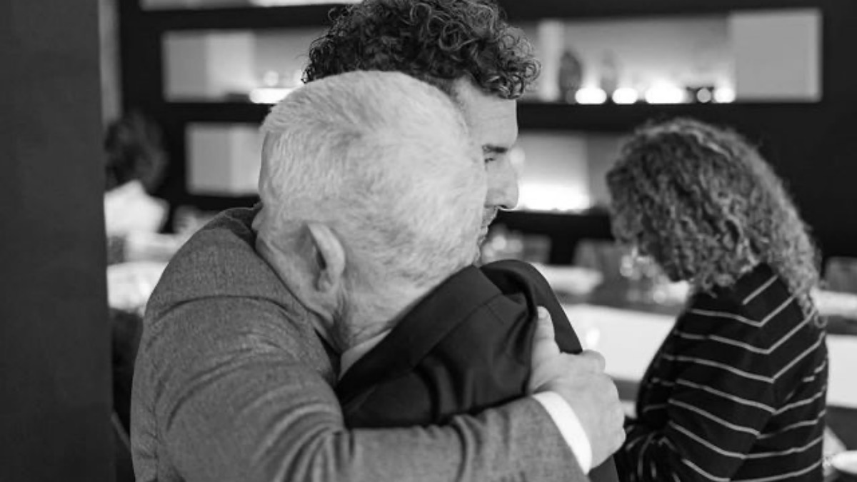 David Bisbal abrazando a su padre