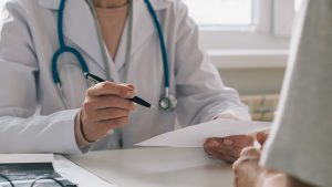 Los 33 médicos especialistas mejor valorados de España