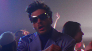 Blas Cantó en el videoclip de A fuego