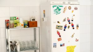 Tener imanes en la nevera no hace que esta consuma má energía.