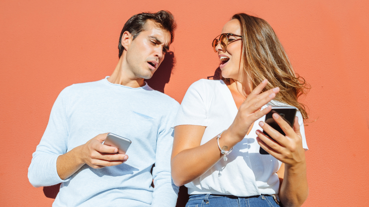 Tu pareja habla con su ex y te molesta