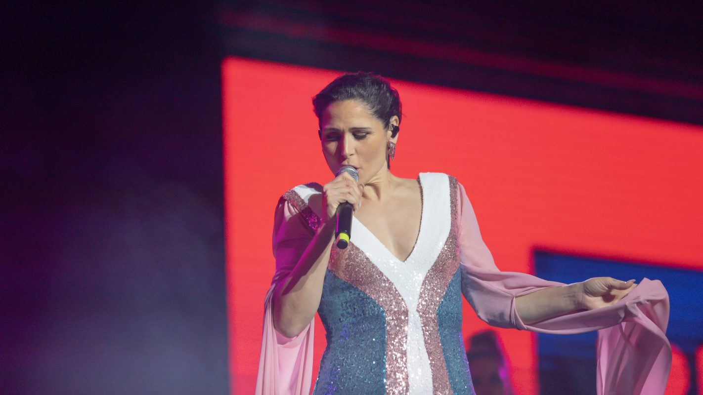 Rosa López cantando en la gala inaugural del Benidorm Fest.