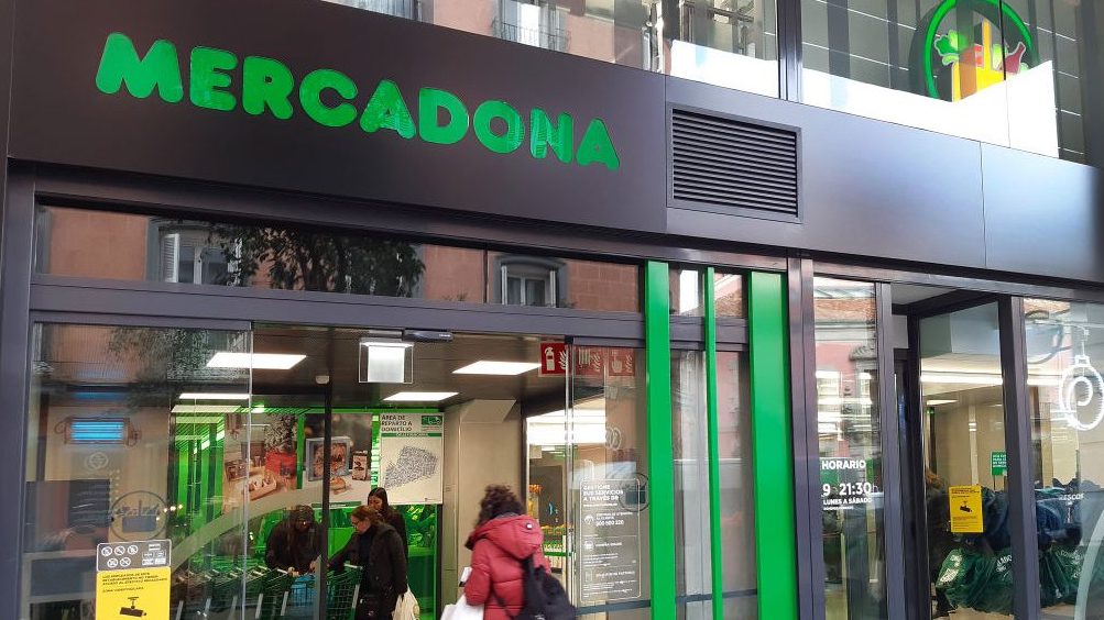 Entrada al supermercado Mercadona.