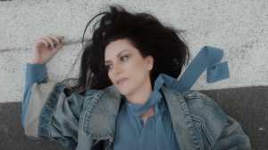 Laura Pausini en el videcolip de Un buen inicio