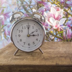 Un despertador marcando el cambio de hora.