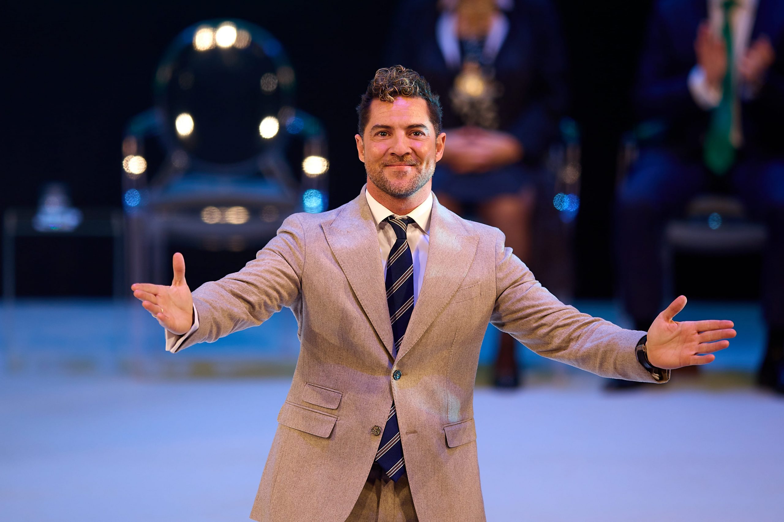 David Bisbal recogiendo su galardón en Andalucía.