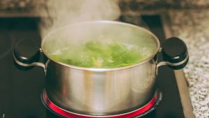 Boling spinach pot