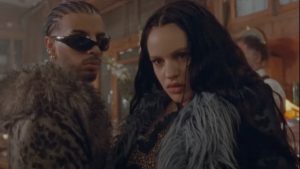 Rosalía y Rauw Alejandro en el videoclip de Vampiros