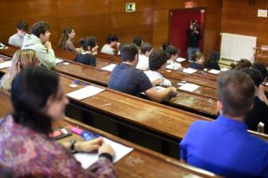 Varios alumnos realizando la prueba de EBAU en una Universidad de Madrid.