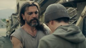 Juanes y su hijo en el videoclip de Veneno