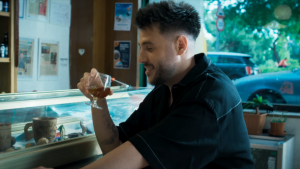 Antonio José en el videoclip de La Noche Perfecta