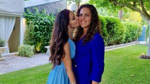 Andrea Falcón y Carla Puig