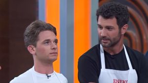 Luca y Eneko discutiendo en las cocinas de Masterchef.
