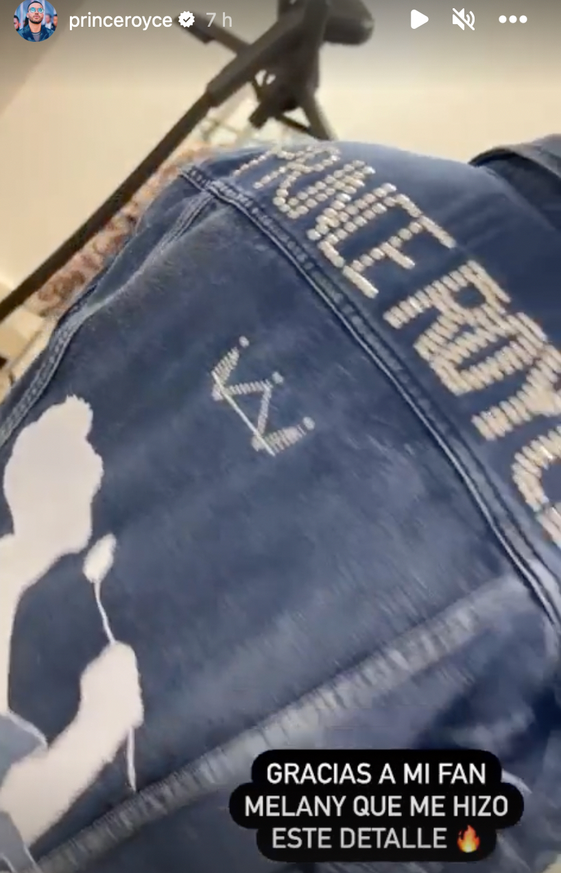 La chaqueta de Prince Royce