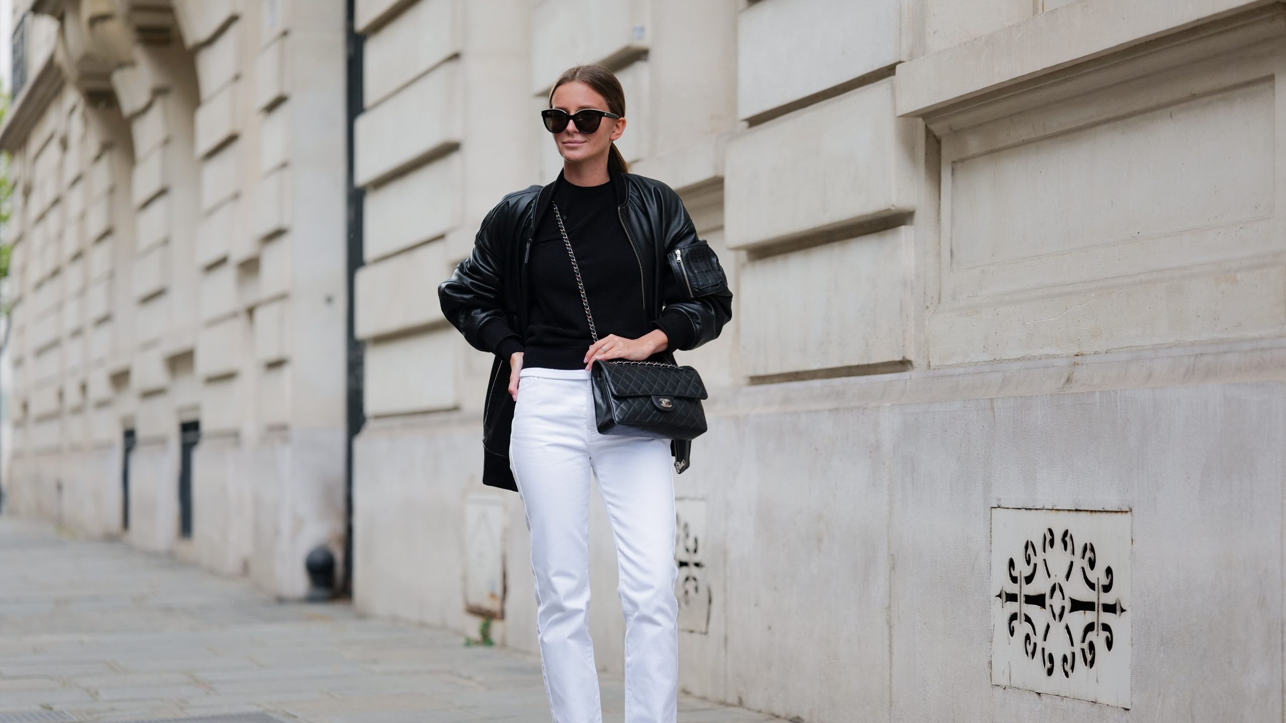 Diane Batoukina luciendo un estilo aesthetic minimalista.