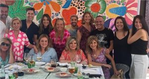 Reunión del equipo 'Sálvame' en un restaurante de Madrid.