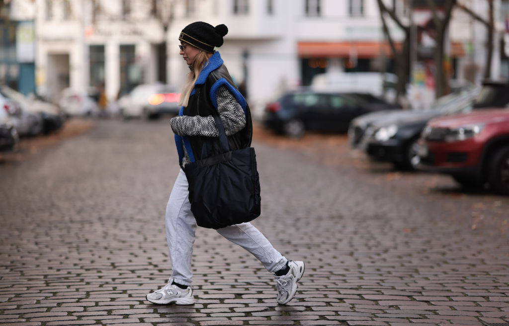 Sonia Lyson por las calles de Berlín con un look aesthetic muy casual.