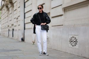 Diane Batoukina luciendo un estilo aesthetic minimalista.