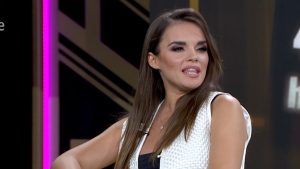 Melody hablando desde el plató de 'Lazos de Sangre'.