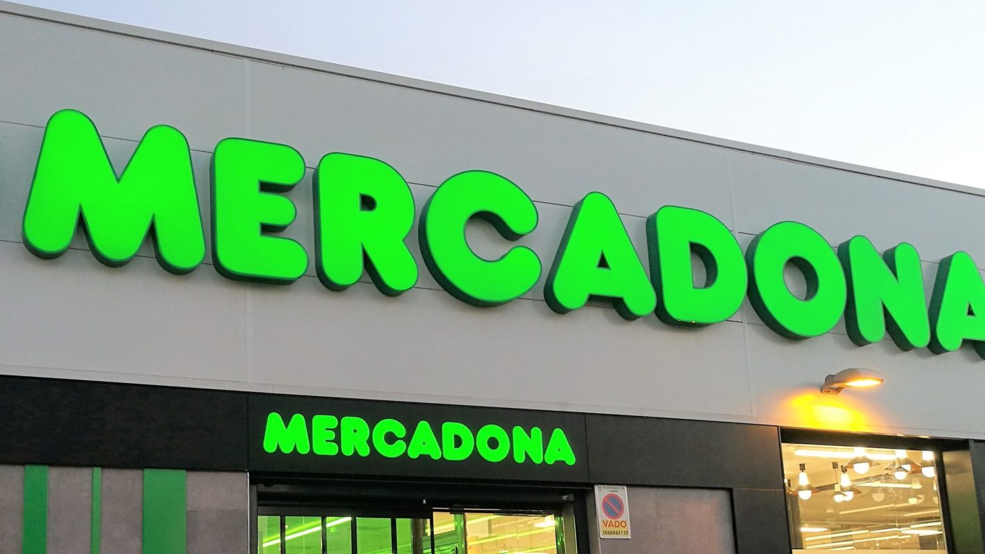 Exteriores de uno de los numeros locales del supermercados de Mercadona.