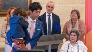 María Jiménez mira a su hijo Alejandro