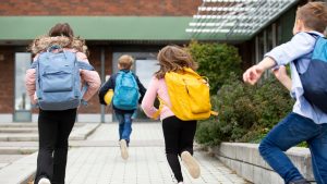 La DGT recomienda el 'truco de la mochila' para evitar atropellos