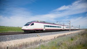 Caterina de un tren y pantógrafo