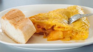 La mejor tortilla de patatas 2023 plato