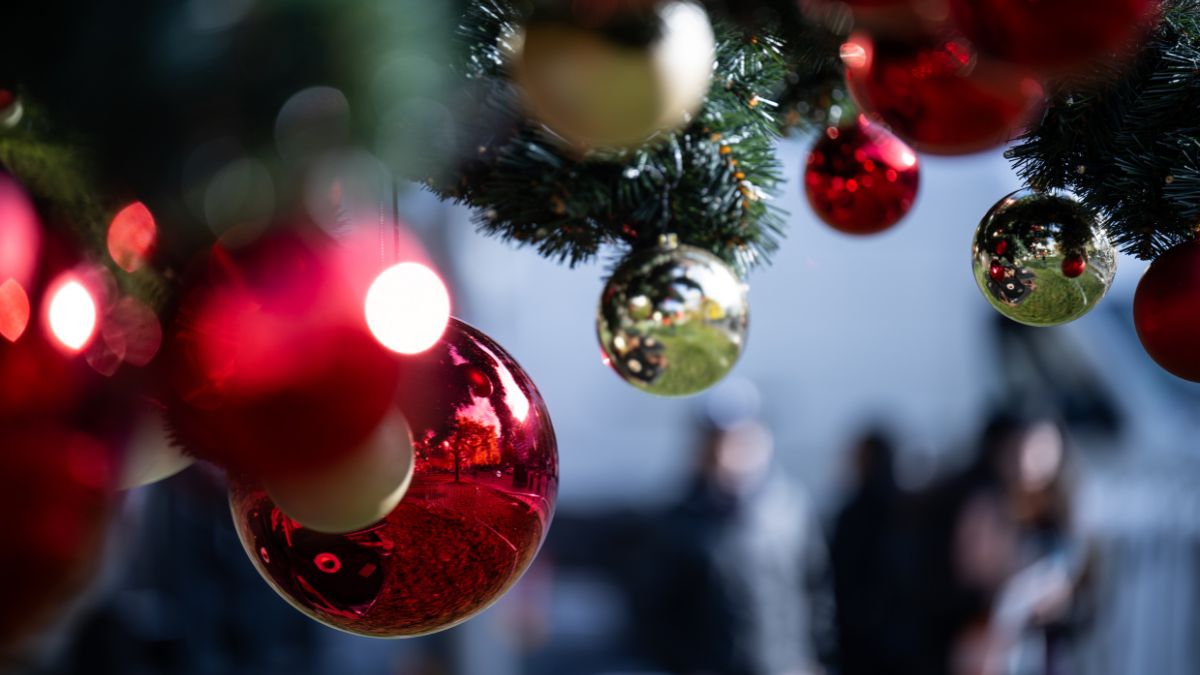 Adornos Navidad. (Hannes P Albert/picture alliance via Getty Images)
