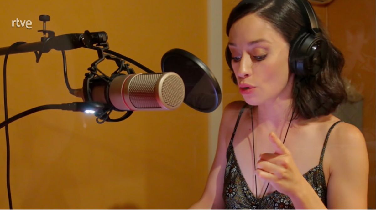 Elena Rivera versiona la sintonía de 'Cuéntame'. (RTVE)