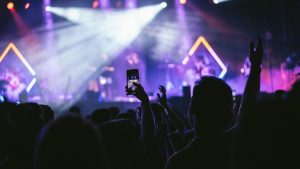 Consejos para que no te roben el móvil en un concierto