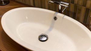 Horizontally long oval-shaped white washbasin