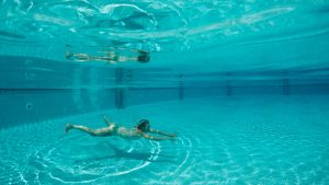 Hallan casos de parásitos en las piscinas