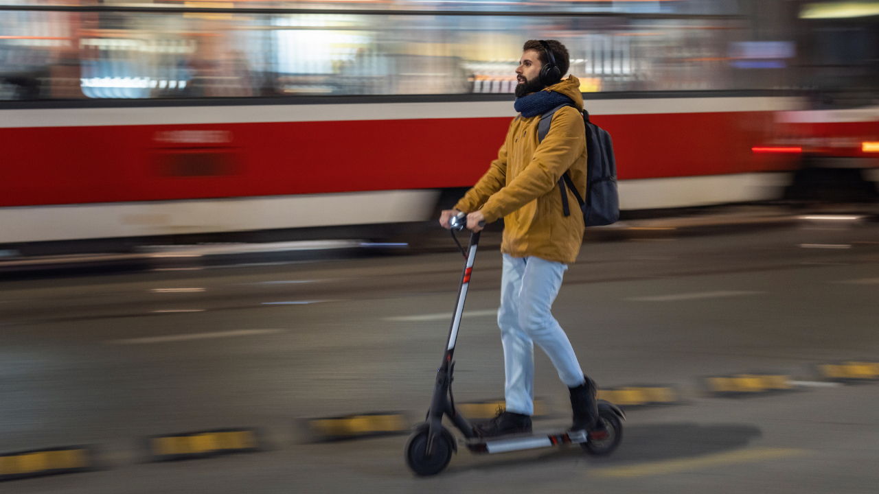 Renfe, Iryo y Ouigo prohíben los patinetes eléctricos