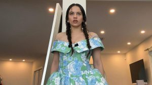 Rosaía estilo coquette