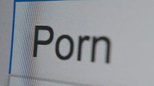 Ley contra el porno para proteger a los menores